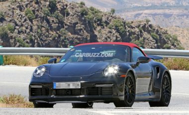 Kapet duke u testuar Porsche 911 Turbo me tavan të hapur