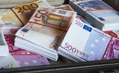 Qytetarët e Kosovës me vlerë rekorde të depozitave në bankat komerciale, kreditë arrijnë në mbi 4 miliardë euro