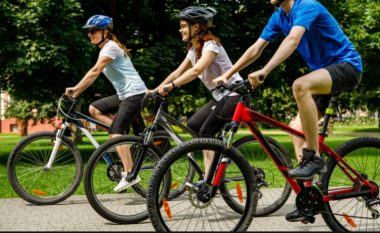 Helmetat e çiklizmit – argumentet pro dhe kundër vënies së tyre