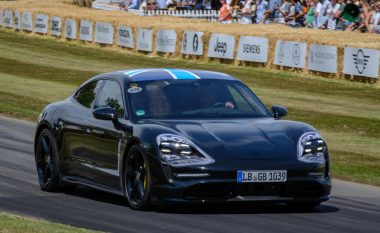 Shfaqet për herë të parë në lëvizje Porsche Taycan