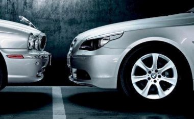 Kërkoi t’i dhurojnë një Jaguar për ditëlindje, ia bëjnë dhuratë një BMW – indiani zemërohet dhe e hedh në lumë