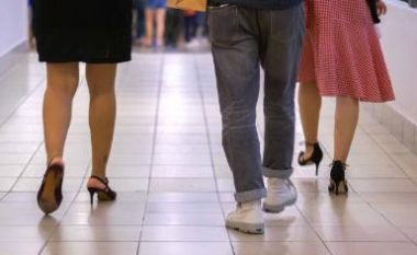 U filmonte pjesët intime, pamjet i publikonte në internet – 55 vjeçari u kap në Spanjë, derisa po bënte një gjë të tillë
