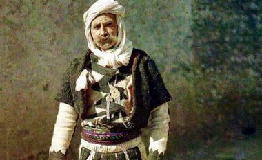 Fjalë të urta popullore: Mos i beso burrit që qan, kalit që djersitet dhe gruas që betohet!