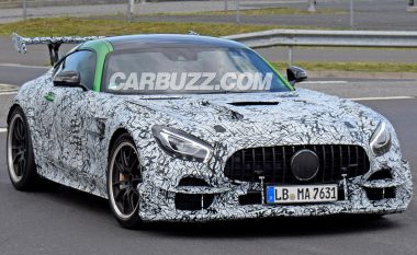Mercedes-AMG GT R Black Series vazhdon testimin, vozitet në pistë me një krah gjigant