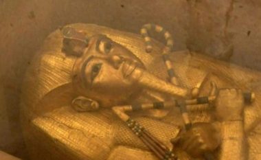 Shfaqet sarkofagu i Tutankhamunit, në restaurim e sipër