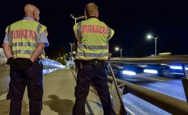 Ua vodhi veturën prindërve, tetëvjeçari bëri një xhiro në autostradë me 140 km/orë