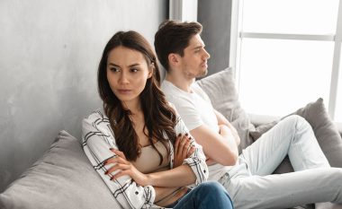 Psikologu zbulon cili është shkaktari kryesor i ndarjes: Nëse nga partneri dëgjoni këto fjali, lidhja me siguri ju është para shkatërrimit!
