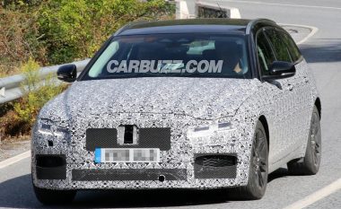 Jaguar XF është parë duke u testuar, pëson disa ndryshime në dukje