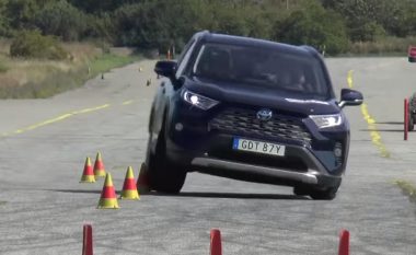 Toyota RAV4 kryen testime shumë të ashpra në poligon