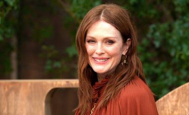 Vërtet stil i mirë vjeshte: Julianne Moore (58) është damë e vetëdijshme për moshën e vet!