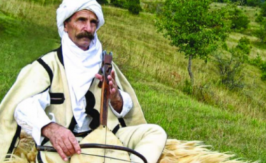 Iniciohet peticioni për dërgimin e lahutës shqiptare në UNESCO