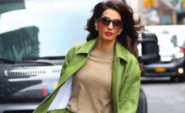 Kështu duket veshja perfekt afariste: Amal Clooney u ka mbajtur leksion mode të gjithëve!