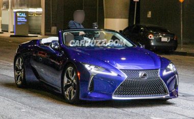 Lexus LC me kulm të hapur, është parë gjatë realizimit të një sesioni fotografik