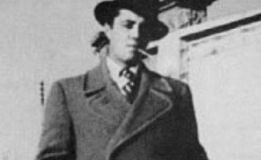 Enver Hoxha – shitës i duhanit, student i dështuar, drejtues komunist i kategorisë së katërt!
