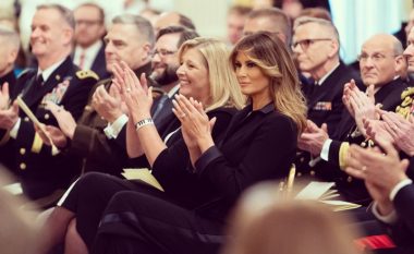 Përherë me stil shembullor: Melania Trump e veshur me kombinezon në të cilin çdo femër duket shtathollë!