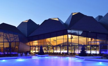 Pishina e pazakonshme në Slloveni e shpërblyer për arkitekturën