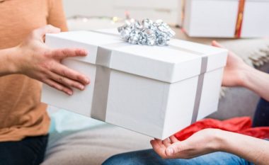 Këto gjëra nuk duhet t’i jepen askujt – sjellin fatkeqësi