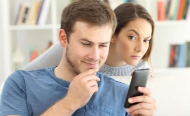 Pse fiksimi për të kontrolluar partnerin në çdo kohë e shkatërron lidhjen?