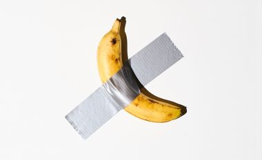 Bananja e ngjitur në mur, shitet për 120,000 dollarë