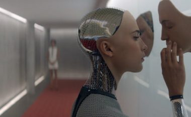 Një kompani ofron 130 mijë dollarë, për ata që lejojnë që robotët e saj të “vishen” me fytyrën tuaj