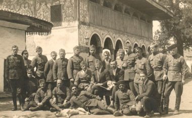 Babai im nga Xhukashvili, fqinji i Stalinit e truprojë i carit, që përmes Serbisë erdhi me Zogun në Shqipëri…