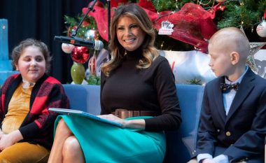 Melania Trump di të gjitha rregullat e stilit të mirë: Kombinimi i këtyre dy ngjyrave është më se i qëlluar!