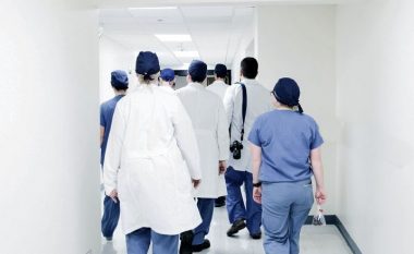 Edhe një vit me mbi 100 mjekë të ikur nga Kosova