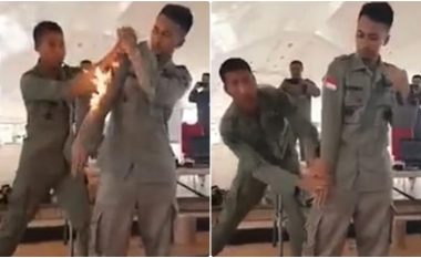 Rrobat tuaja përfshihen nga zjarri? Ky ushtar ka një mënyrë të habitshme për të shuar flakët!