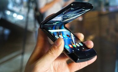 Motorola ka treguar datën kur do të fillojë shitjen e telefonit të palosshëm Razr