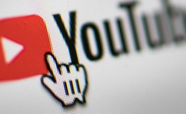 YouTube kërkon nga moderatorët të nënshkruajnë një dokument, që i paralajmëron për çrregullimet postraumatike që mund t’i pësojnë
