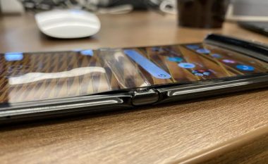 Motorola Razr e palosshme prishet pas një jave
