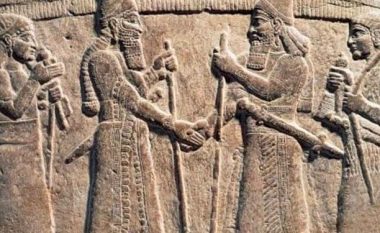 Historia e përshëndetjes universale