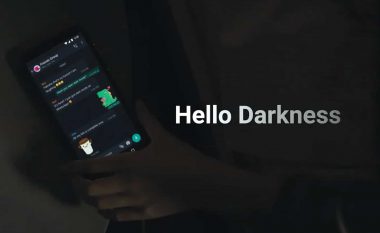 Videoja me të cilën WhatsApp njoftoi mbërritjen e modalitetit të saj të errët