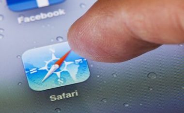 Me anë të virusit dhe nëpërmjet Safarit, hakerët mund të ndërhynin në mikrofonat dhe kamerat e pajisjeve nga Apple