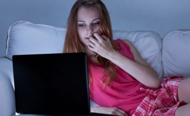 Ju mungon partneri? Ekziston zgjidhja për intimitet, madje edhe kur jeni të ndarë në izolim