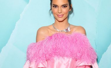 Kendall Jenner është e fiksuar pas këtij “scrubi” për buzët