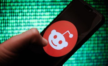 Donald Trump suspendohet nga Twitch, ndërsa Reddit mbyll forumin e mbështetësve të presidentit