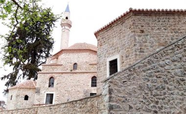Restaurohet Xhamia e Gjin Aleksit