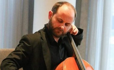 Në orkestrën e Parisit, përkrah kolosëve të muzikës klasike