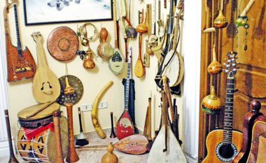 Koleksioni i 140 veglave të lashta muzikore