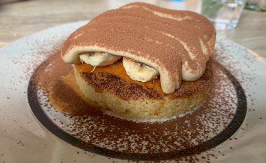 Tiramisu me banane: Kremoze dhe shumë e shijshme, vështirë se mund ta harroni!