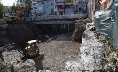 Zbulimi arkeologjik në Durrës, u “gërrye” me ekskavator