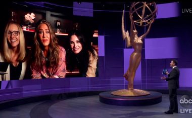 Ç’veshën yjet në tapetin e kuq (dhe të çuditshëm) të Emmy Awards