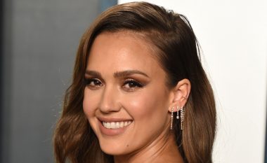 Jessica Alba tregon se si e realizon grimin në më pak se pesë minuta