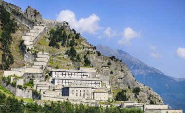 “Muri i madh i Alpeve”: Hidhjani një sy njërës ndër fortifikimeve më të mëdha të Evropës