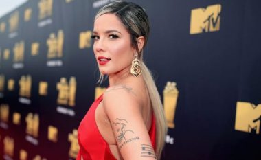 Halsey kthehet përsëri në tullace