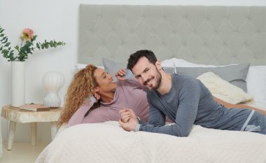 Pizhamet me këtë material sigurojnë gjumë më cilësor