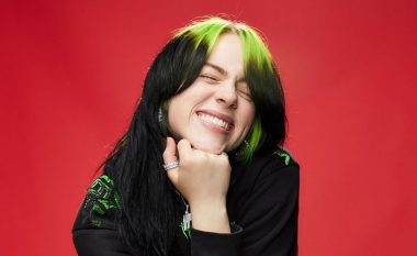 Billie Eilish shfaq strukturën e saj natyrale të lëkurës