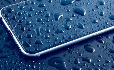 Pretendojnë se telefonat e tyre janë rezistentë ndaj ujit: Apple gjobitet me 10 milionë euro