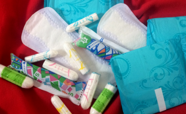 Skocia bëhet vendi i parë në botë që jep produktet e ciklit menstrual falas